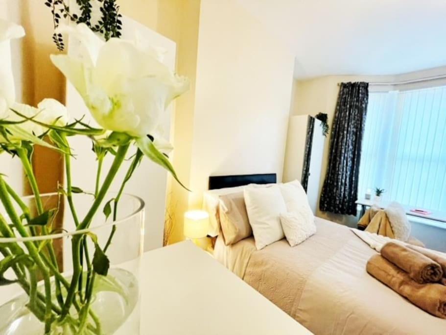 5 Bedroom, Sleeps 9 - Base To Explore Liverpool And Beyond Ливерпуль Экстерьер фото