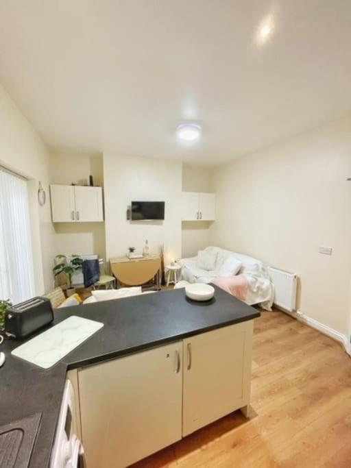 5 Bedroom, Sleeps 9 - Base To Explore Liverpool And Beyond Ливерпуль Экстерьер фото