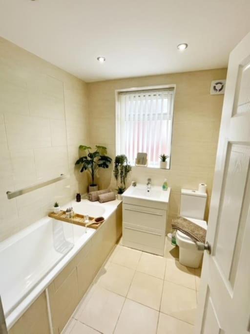 5 Bedroom, Sleeps 9 - Base To Explore Liverpool And Beyond Ливерпуль Экстерьер фото