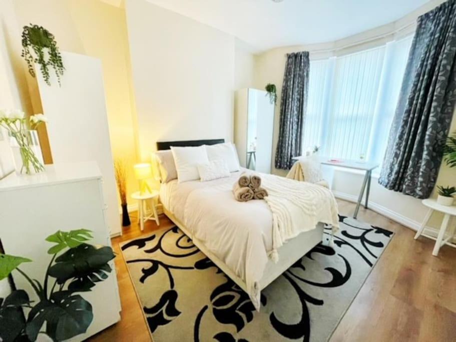 5 Bedroom, Sleeps 9 - Base To Explore Liverpool And Beyond Ливерпуль Экстерьер фото