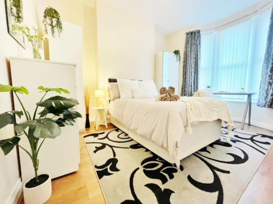 5 Bedroom, Sleeps 9 - Base To Explore Liverpool And Beyond Ливерпуль Экстерьер фото