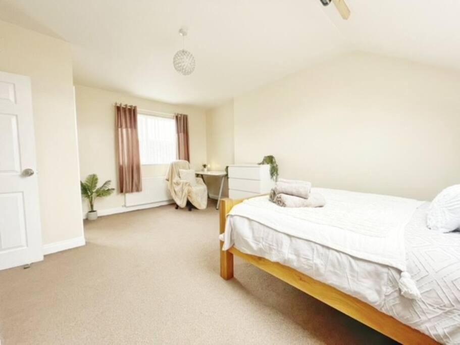 5 Bedroom, Sleeps 9 - Base To Explore Liverpool And Beyond Ливерпуль Экстерьер фото