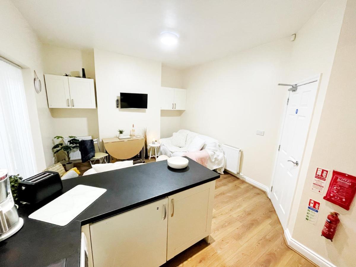 5 Bedroom, Sleeps 9 - Base To Explore Liverpool And Beyond Ливерпуль Экстерьер фото
